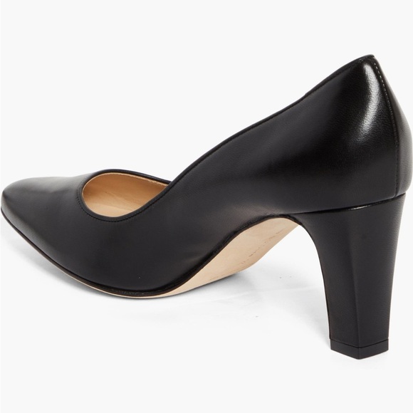 MANOLO BLAHNIK
Skiotto smooth black leather pumps
Women’s Size EU 39 - Picture 11 of 14